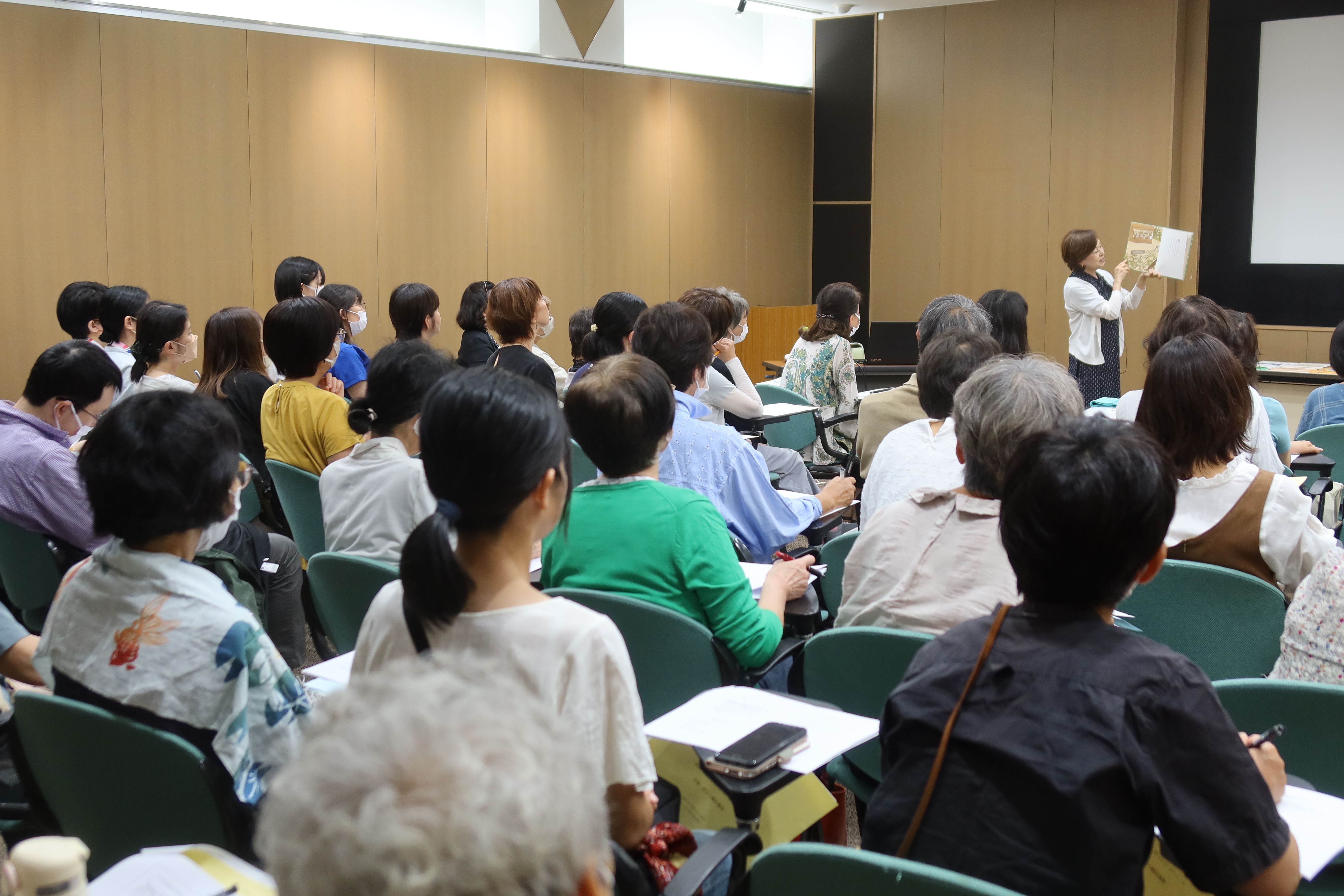 滋賀県「近江八幡おはなし研究会」のみなさん